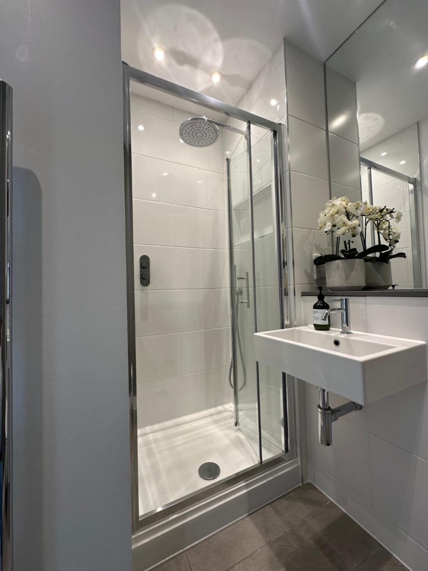 Contemporary Pied A Terre In The Heart Of Bath Apartman Kültér fotó